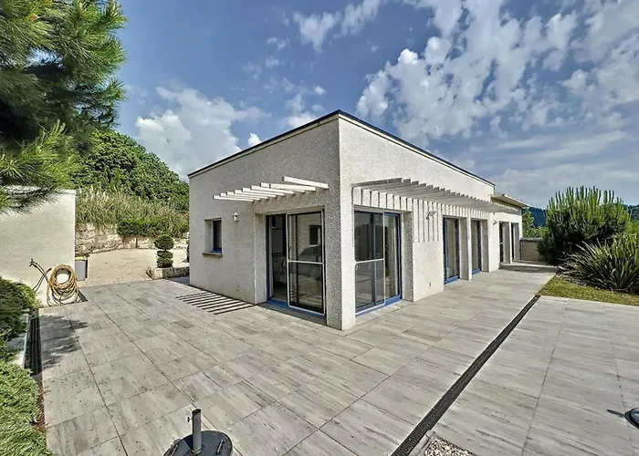 D'architecte Moderne Hébergement de vacances Chazeaux (Ardeche)